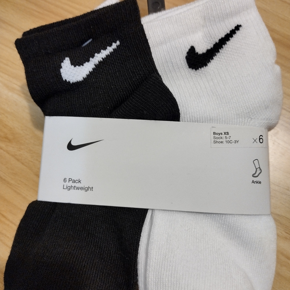 Nike Boys 6 Pack Lightweight Ankle Socks Black/White/Gray Shoe Size 10C-3Y NWT - Picture 2 of 4